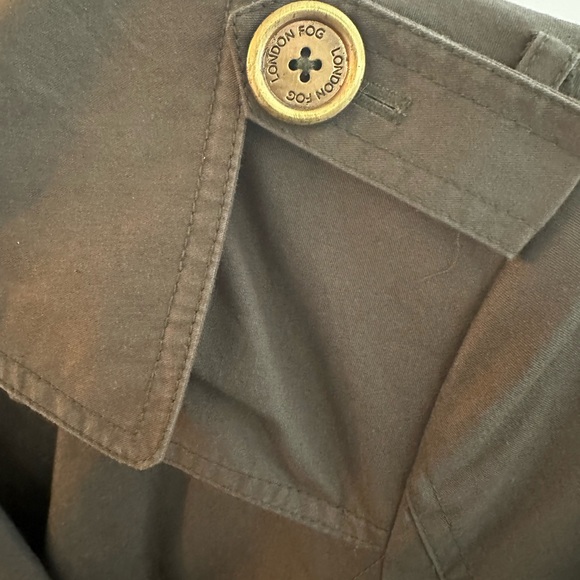 London Fog Trench Coat - belt included - Picture 2 of 5